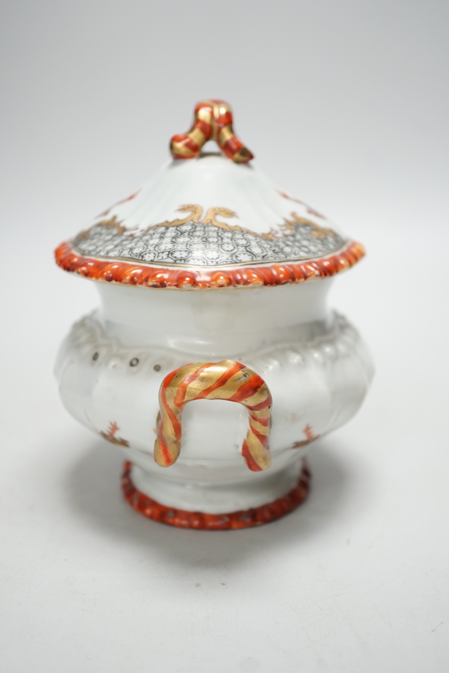 An 18th century Chinese Export armorial small tureen cover, William Nassau de Zuylestein, Earl of Rochford crest, 17cm handle to handle